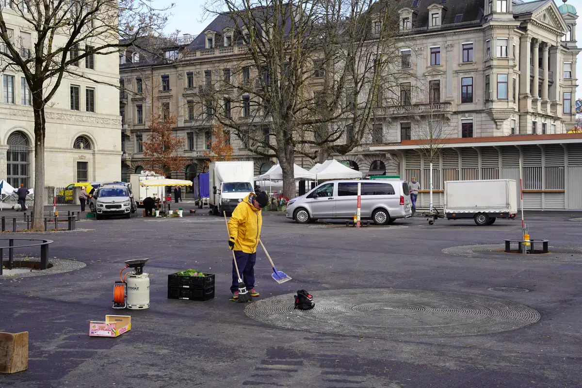 Neuer-B-rkliplatz-berrascht-mit-Betonfl-che