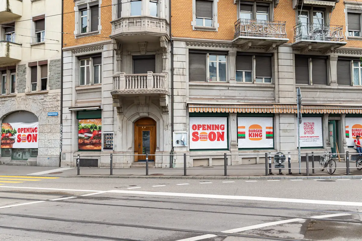 Der-siebte-Burger-King-in-Z-rich-ffnet-am-Albisriederplatz