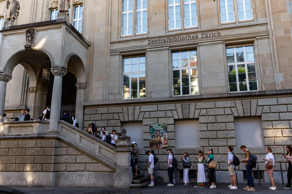 Studierende-k-mpfen-um-die-Arbeitspl-tze-in-Z-rcher-Bibliotheken