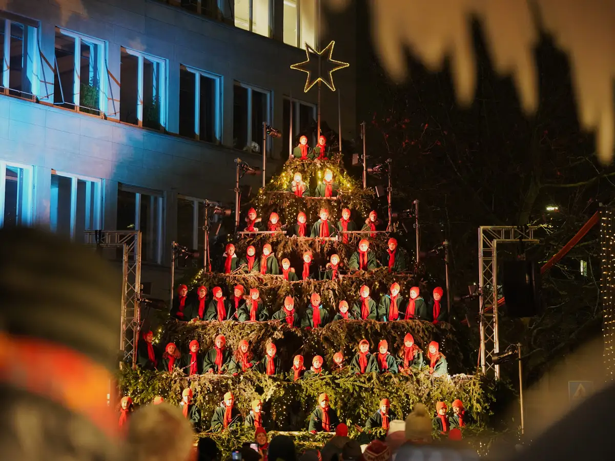 Singing-Christmas-Tree-lockt-Weihnachtsfans-aus-aller-Welt-an
