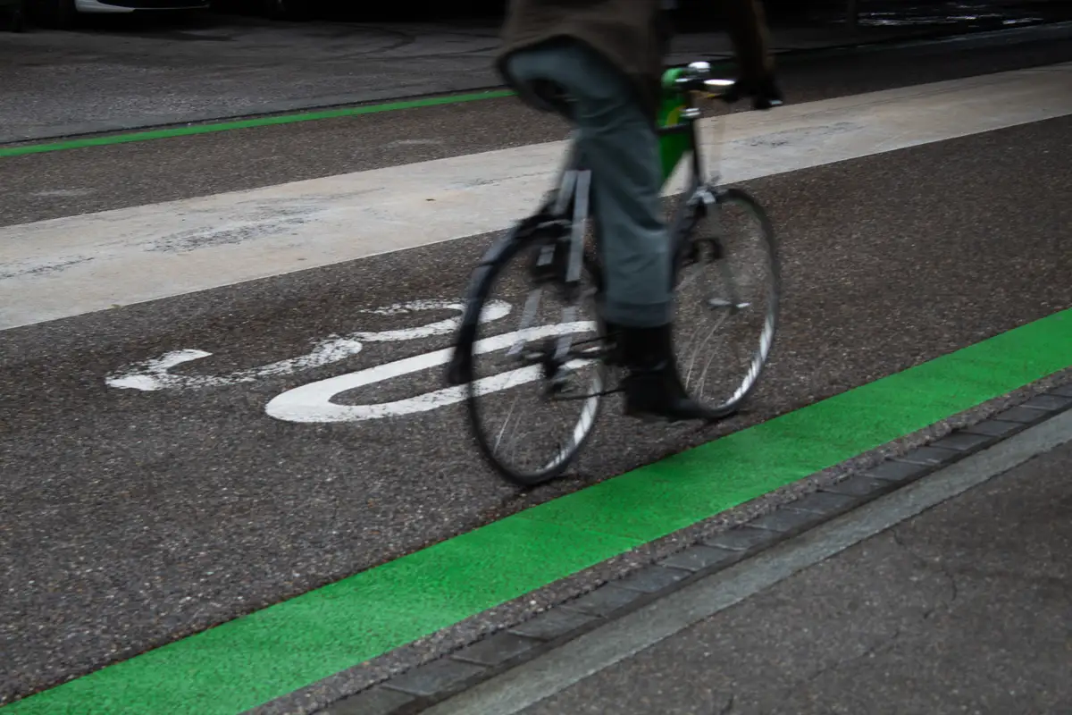Tempo-berschreitungen-auf-der-Velovorzugsroute-Stadt-wird-erst-bei-Beschwerden-t-tig