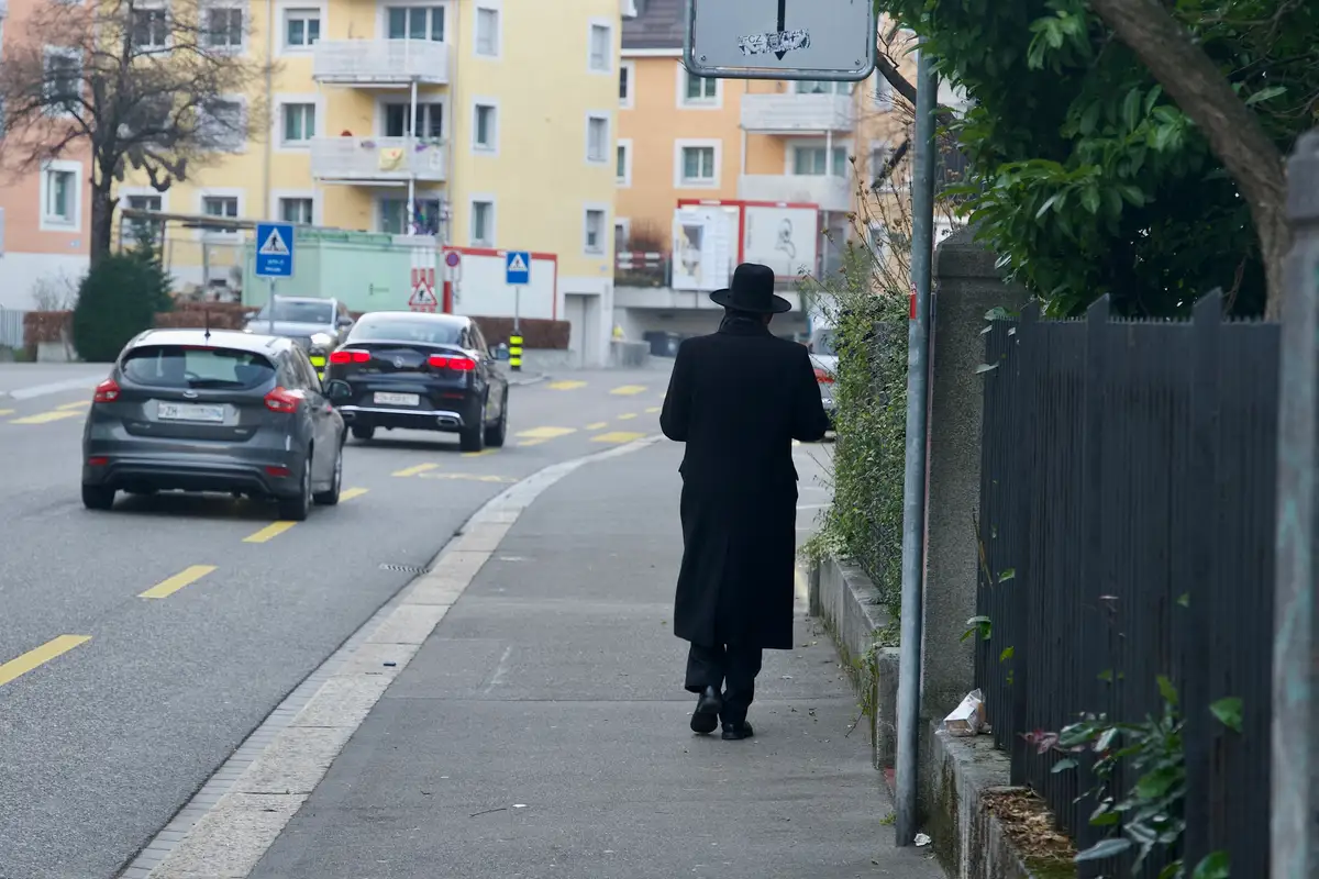 Verwurzelt-und-verdr-ngt-Wohnungsnot-trifft-j-disches-Leben-in-Z-rcher-Quartieren